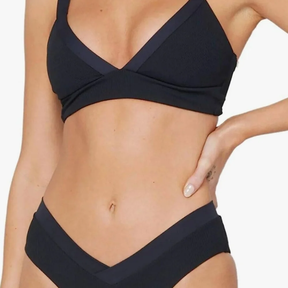 L Space Vera Bikini Top - Picture 4 of 10